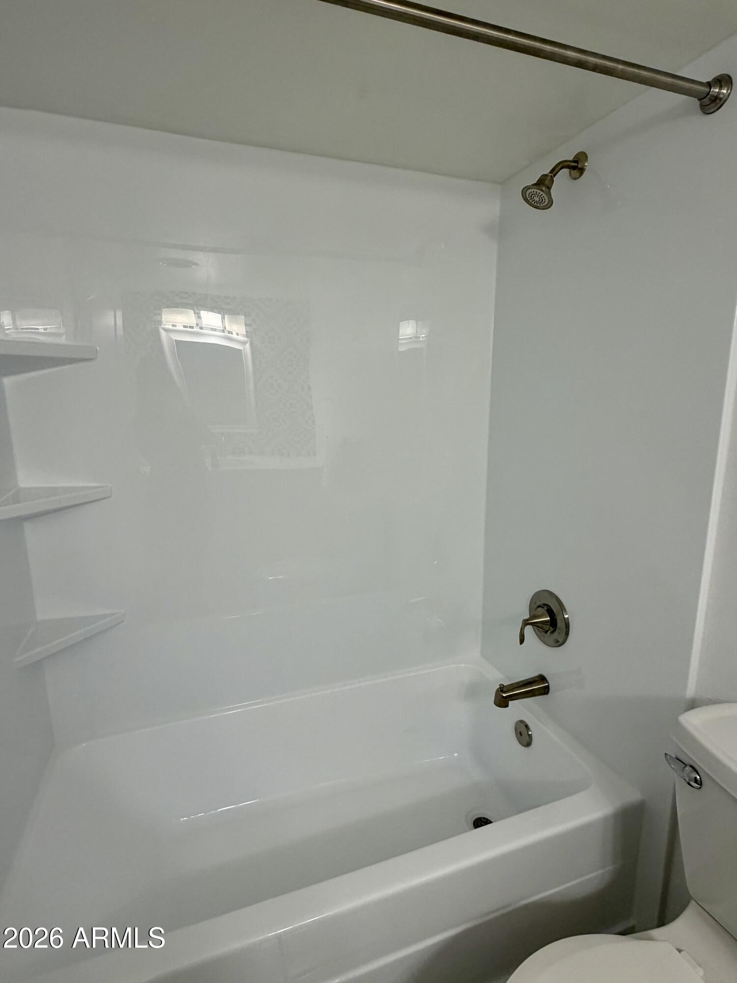 5550 North 12th Street, Unit 8 Phoenix, AZ 85014 - Photo 15 of 25 New tub & surround!