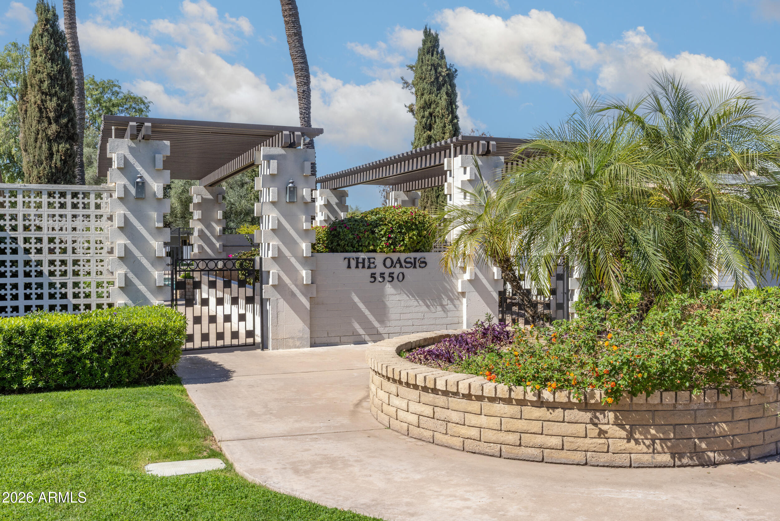 5550 North 12th Street, Unit 8 Phoenix, AZ 85014 - Photo 17 of 25 a garden view with a fountain