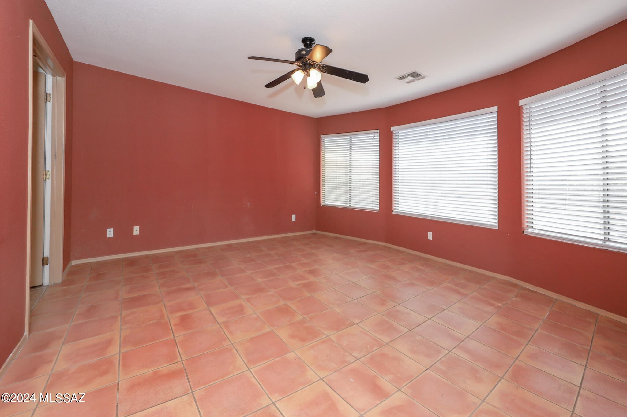 831 South Rincon Rising Road Tucson, AZ 85748 - Photo 10 of 33 Downstairs Primary Bedroom
