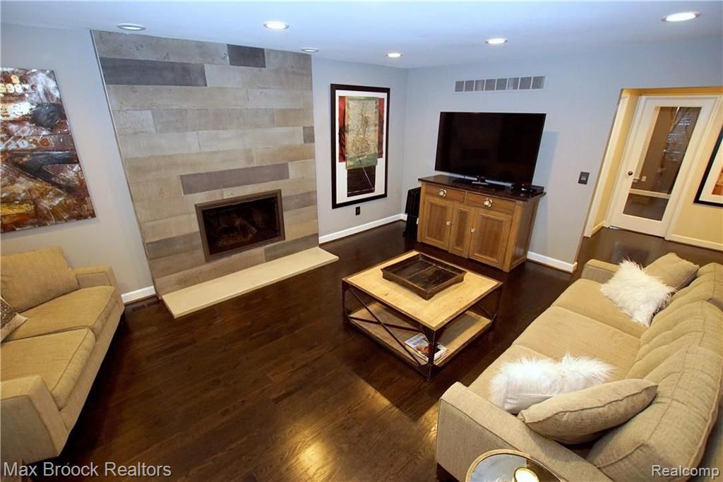 35145 Old Timber Road Farmington Hills, MI 48331 - Photo 27 of 48