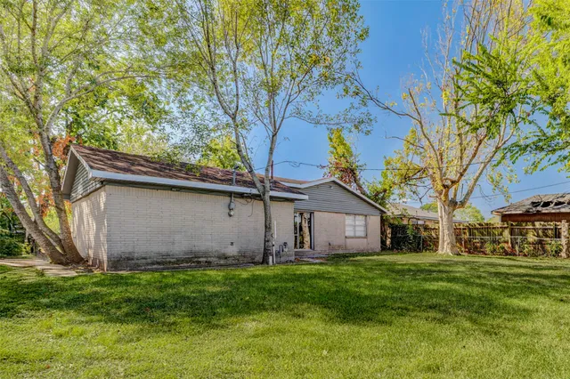 a view of a house with a back yard