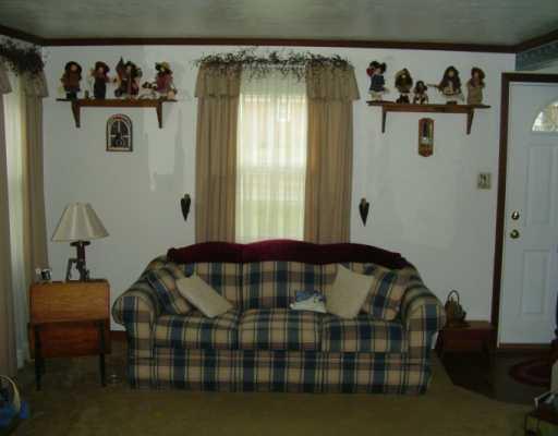 4933 East Willock Road Baldwin, PA 15227 - Photo 3 of 7 Living Room.