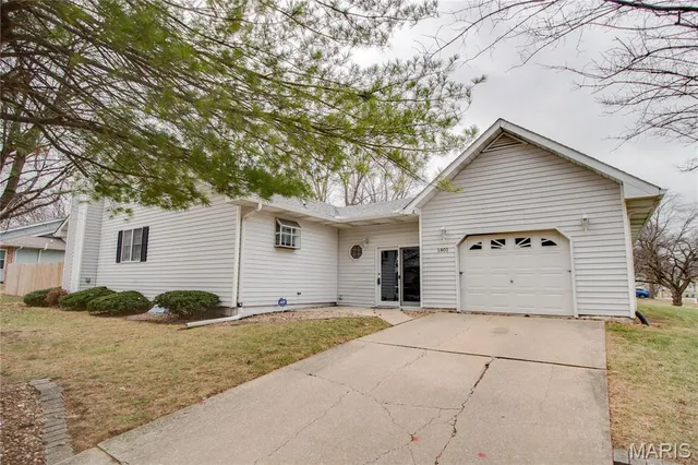 $232,000 | 1801 Esic Drive, Edwardsville, IL 62025
