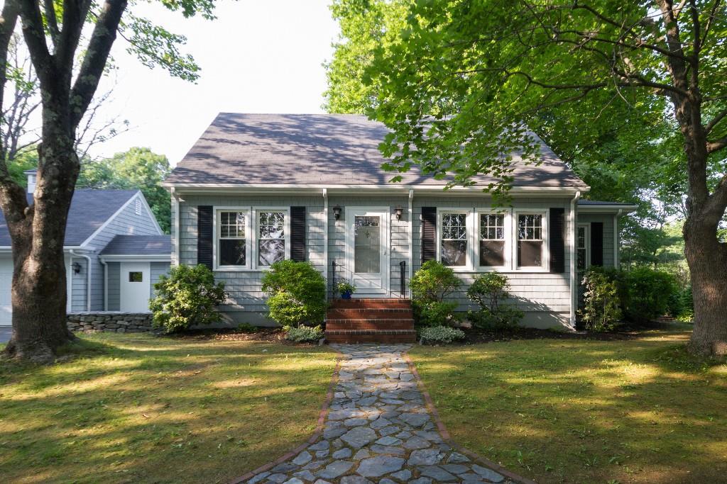 122 Middle Road Falmouth, ME 04105 - Photo 1 of 21 Exterior