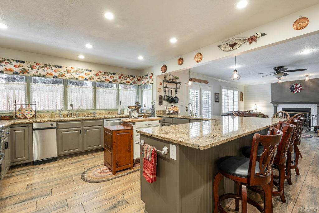 545 South Valley View Drive, Unit 67 St. George, UT 84770 - Photo 14 of 45 huge kitchen