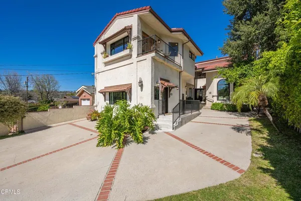 $1,995,000 | 3851 4th Avenue, Glendale, CA 91214