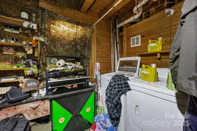 a view of an outdoor space