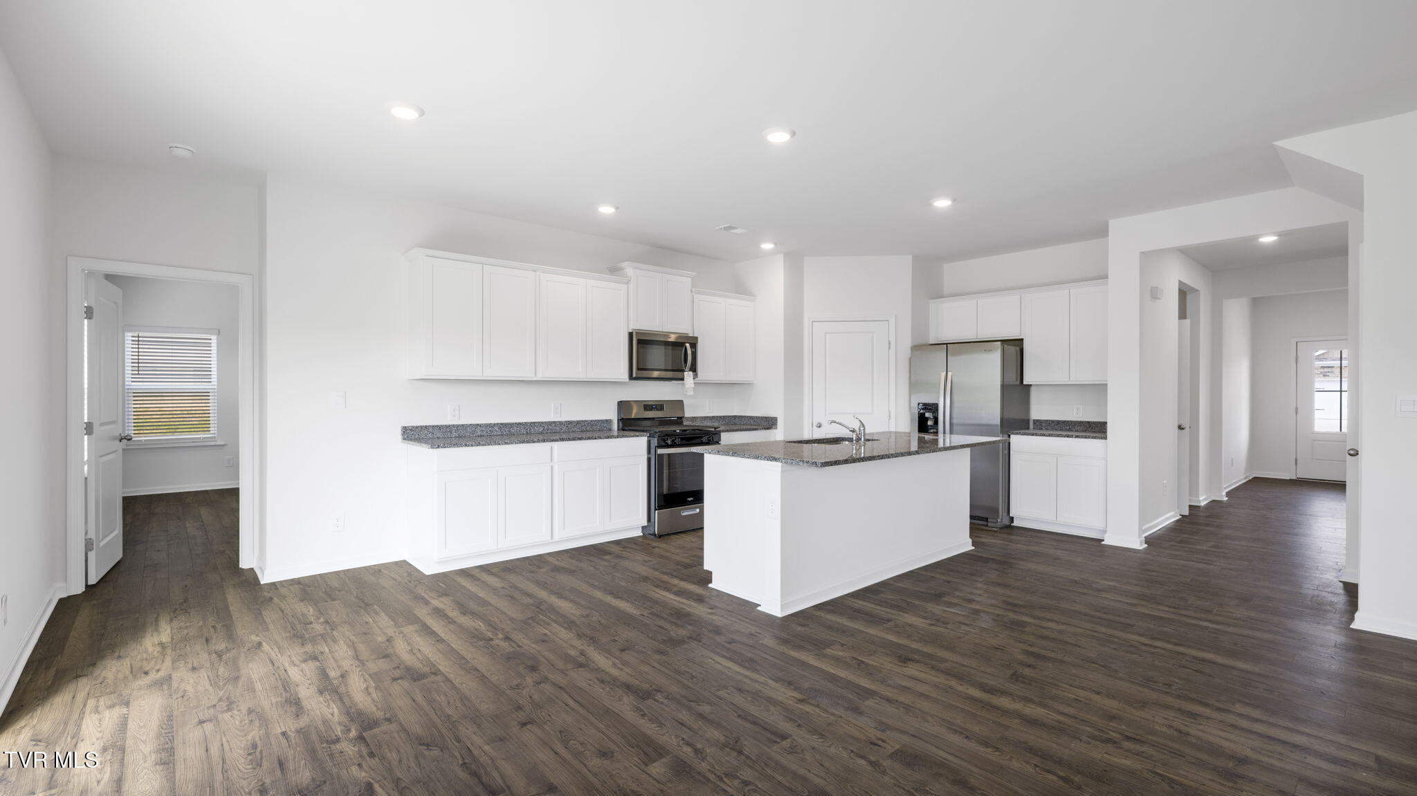 543 Fieldcrest Road Blountville, TN 37617 - Photo 4 of 48 25-web-or-mls-DSC_4626