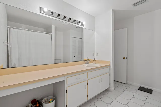 $310,000 | 53 Southeast Ontario Way, Stuart, FL 34997