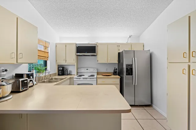 $310,000 | 53 Southeast Ontario Way, Stuart, FL 34997