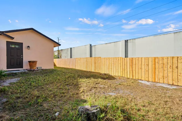 $310,000 | 53 Southeast Ontario Way, Stuart, FL 34997