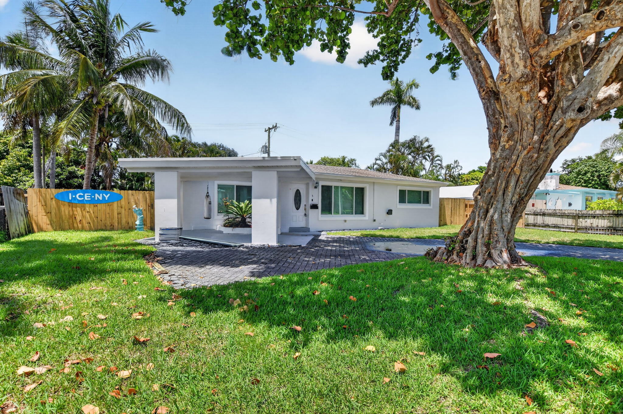 155 Northeast 20th Street Boca Raton, FL 33431 - Photo 3 of 32 1-web-or-mls-DSC_2706