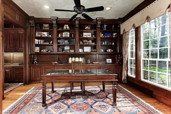 $2,350,000 | 22 West Bracebridge Circle, The Woodlands, TX 77382