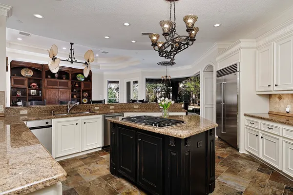 $2,350,000 | 22 West Bracebridge Circle, The Woodlands, TX 77382