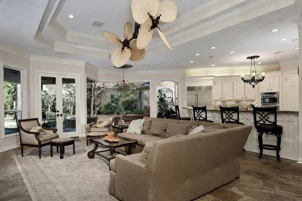 $2,275,000 | 22 West Bracebridge Circle, The Woodlands, TX 77382