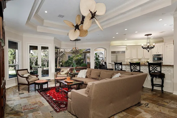 $2,350,000 | 22 West Bracebridge Circle, The Woodlands, TX 77382