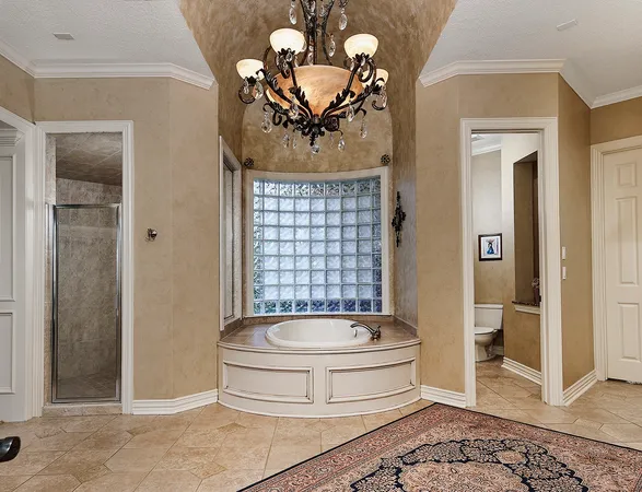 $2,350,000 | 22 West Bracebridge Circle, The Woodlands, TX 77382