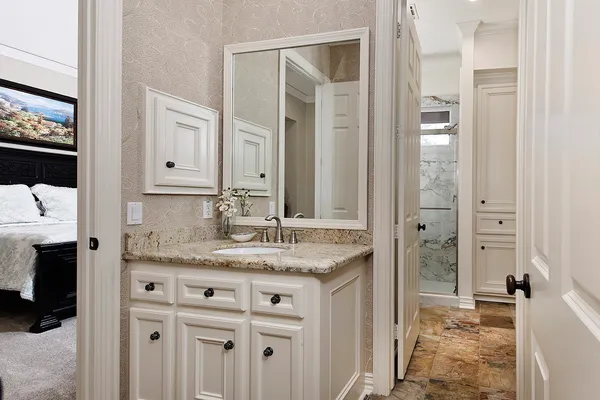 $2,350,000 | 22 West Bracebridge Circle, The Woodlands, TX 77382