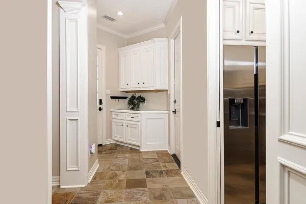 $2,350,000 | 22 West Bracebridge Circle, The Woodlands, TX 77382