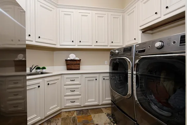 $2,350,000 | 22 West Bracebridge Circle, The Woodlands, TX 77382