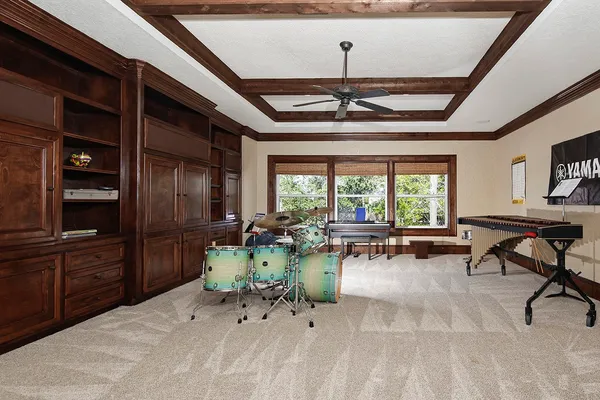 $2,350,000 | 22 West Bracebridge Circle, The Woodlands, TX 77382