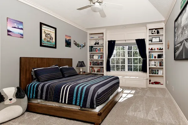 $2,350,000 | 22 West Bracebridge Circle, The Woodlands, TX 77382