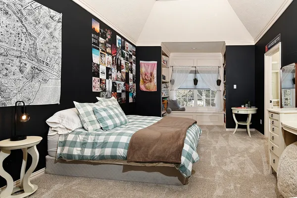 $2,350,000 | 22 West Bracebridge Circle, The Woodlands, TX 77382