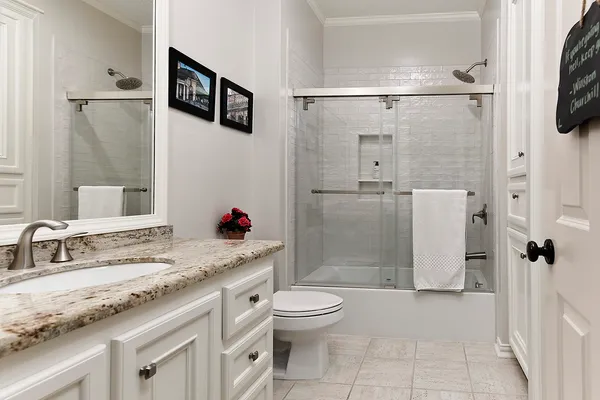 $2,350,000 | 22 West Bracebridge Circle, The Woodlands, TX 77382