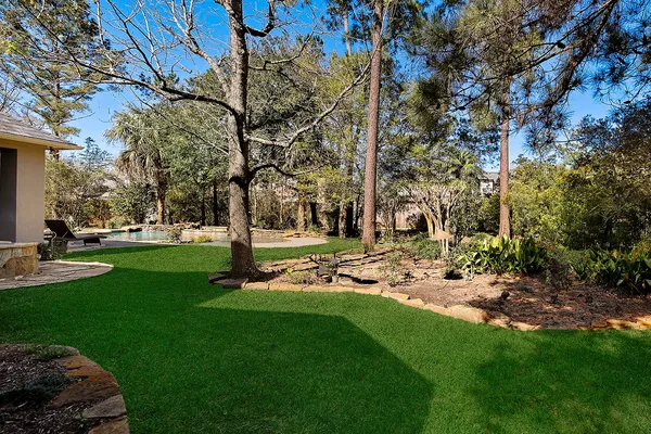 $2,350,000 | 22 West Bracebridge Circle, The Woodlands, TX 77382