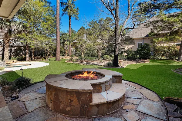 $2,350,000 | 22 West Bracebridge Circle, The Woodlands, TX 77382