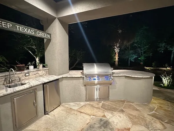 $2,350,000 | 22 West Bracebridge Circle, The Woodlands, TX 77382