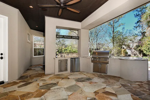 $2,350,000 | 22 West Bracebridge Circle, The Woodlands, TX 77382