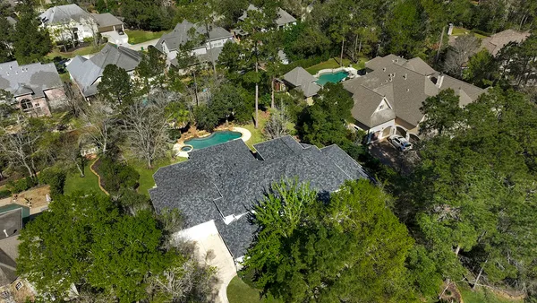 $2,350,000 | 22 West Bracebridge Circle, The Woodlands, TX 77382