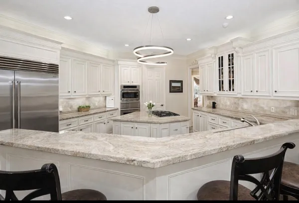 $2,350,000 | 22 West Bracebridge Circle, The Woodlands, TX 77382