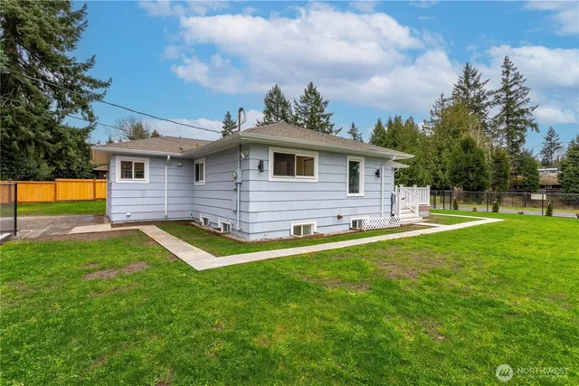 $885,000 | 454 Southwest 142nd Street, Burien, WA 98166