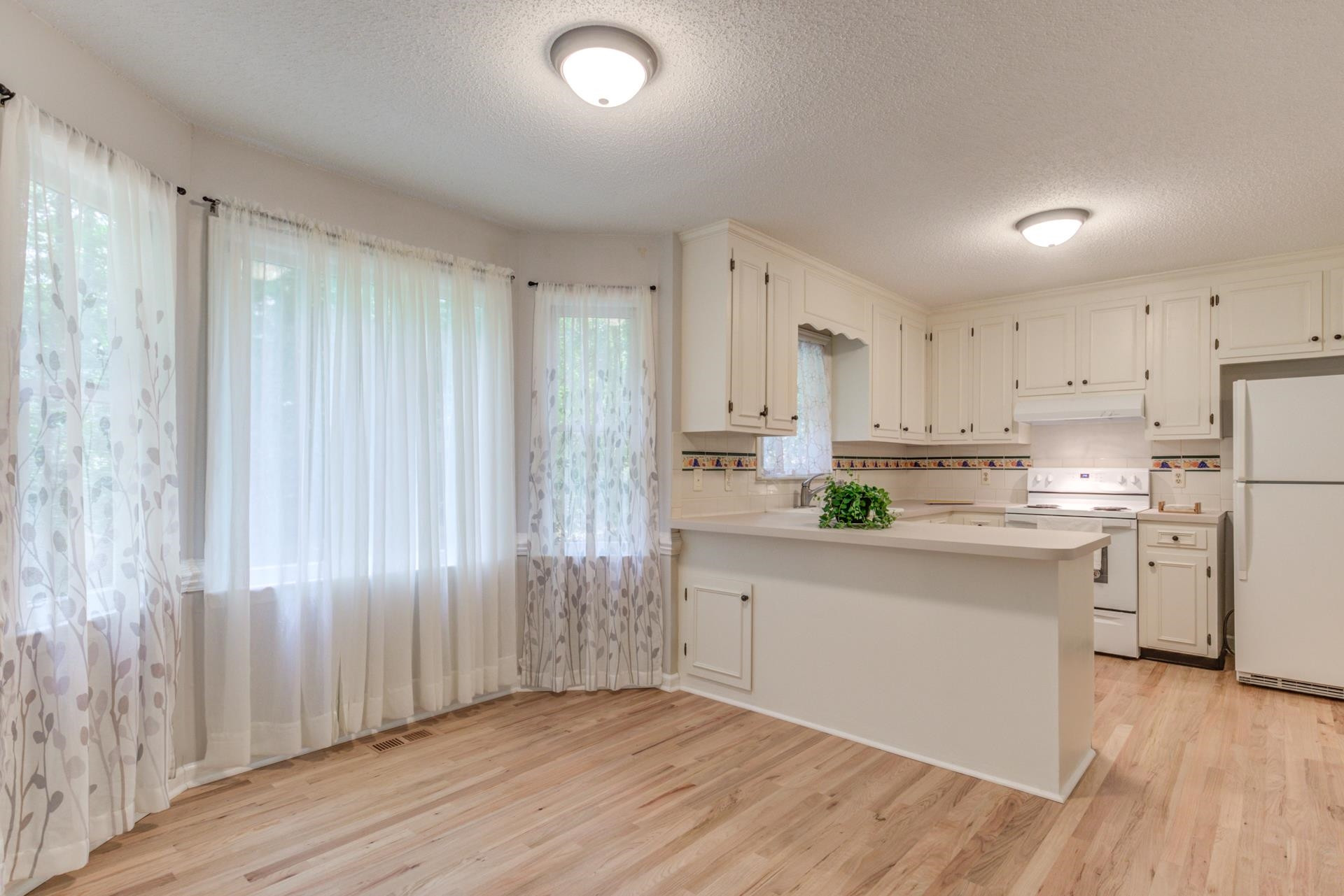 3240 Cornwallis Road Garner, NC 27529 - Photo 12 of 30 Breakfast room/kitchen