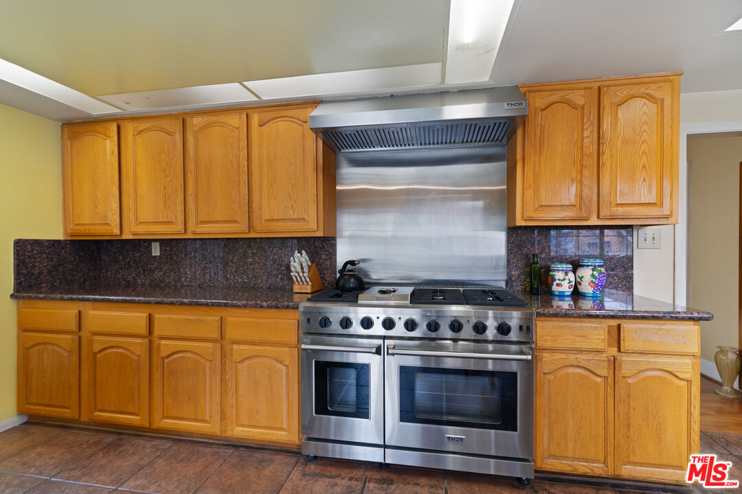 2014 Wellington Road Los Angeles, CA 90016 - Photo 7 of 10 Gallery Image 7