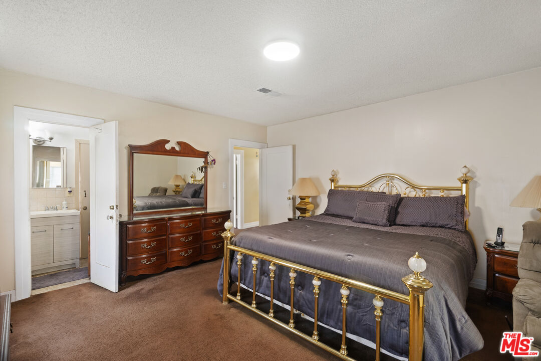 2014 Wellington Road Los Angeles, CA 90016 - Photo 8 of 10 Gallery Image 8
