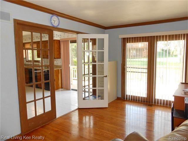 884 Snowmass Drive Rochester, MI 48309 - Photo 18 of 42 19.jpg