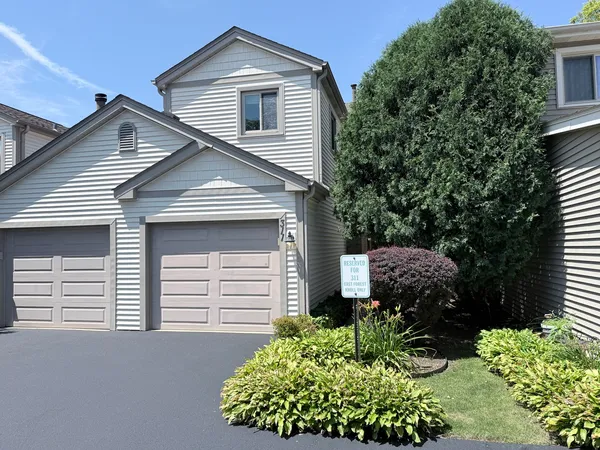 $2,800 | 311 East Forest Knoll Drive, Palatine, IL 60074