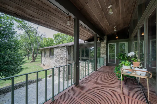 a view of a house with backyard and porch