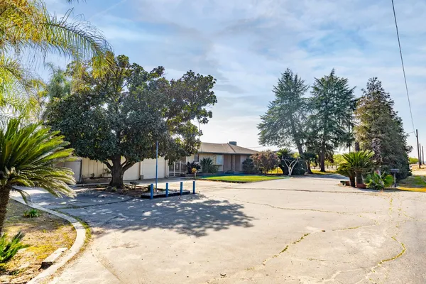 $629,000 | 12265 East Dinuba Avenue, Selma, CA 93662