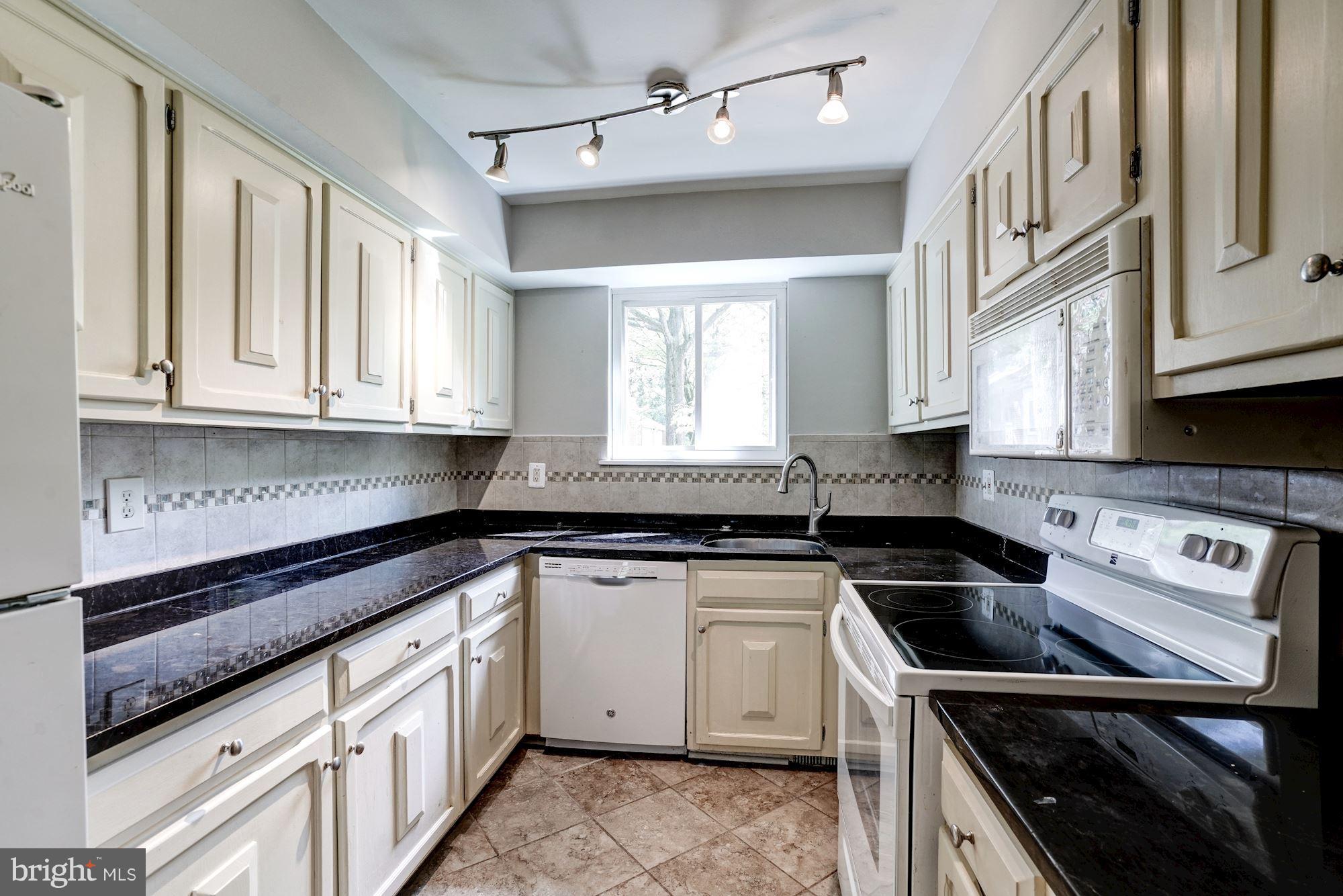 11049 Saffold Way Reston, VA 20190 - Photo 11 of 30 Granit countertop with new Microwave