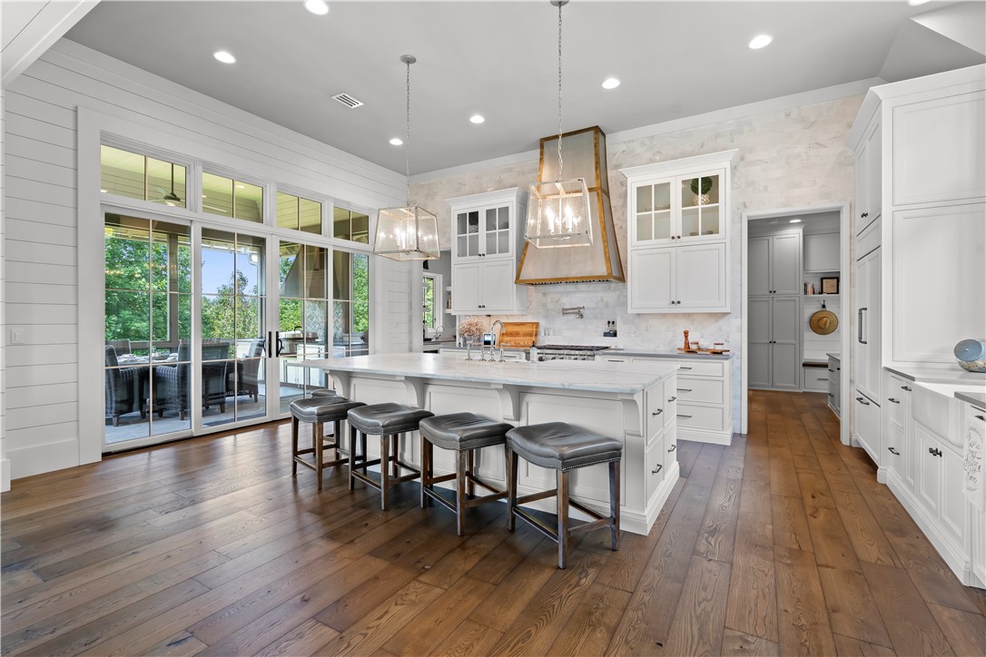 386 Peninsula Ridge Sunset, SC 29685 - Photo 9 of 50 Kitchen Island