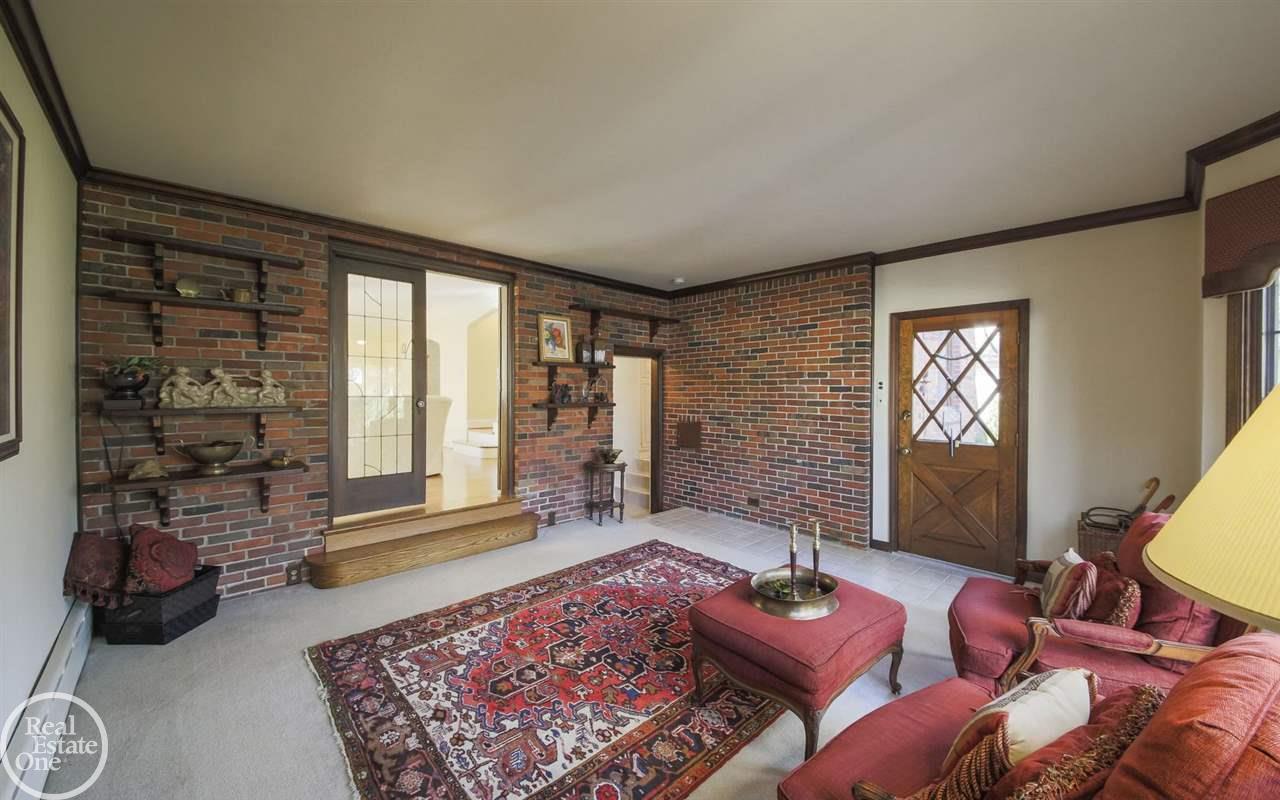 1712 Broadstone Road Grosse Pointe Woods, MI 48236 - Photo 8 of 34