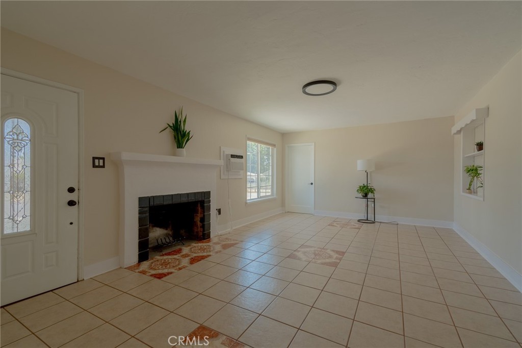487 Jackson Street Colton, CA 92324 - Photo 2 of 47 Living room