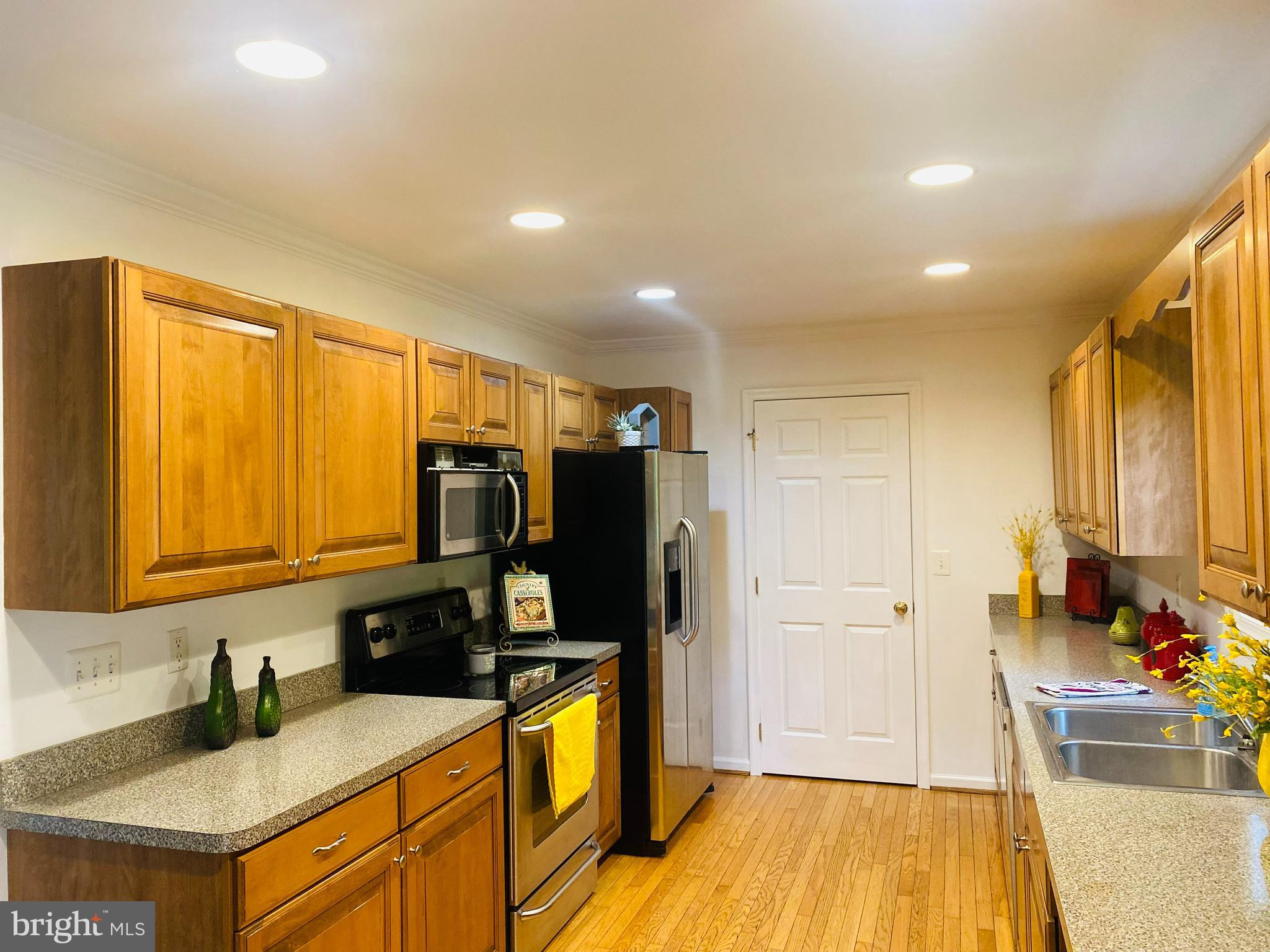 128 Orchard Road Linden, VA 22642 - Photo 8 of 25 Kitchen with breakfast bar