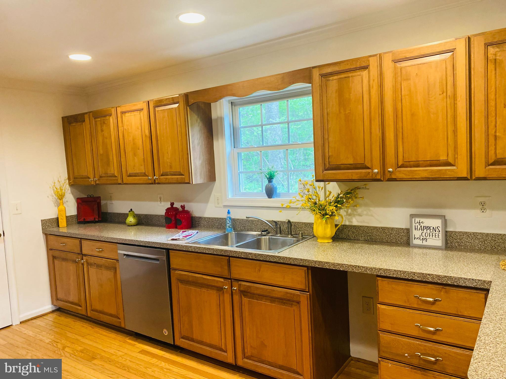 128 Orchard Road Linden, VA 22642 - Photo 10 of 25 Kitchen with breakfast bar