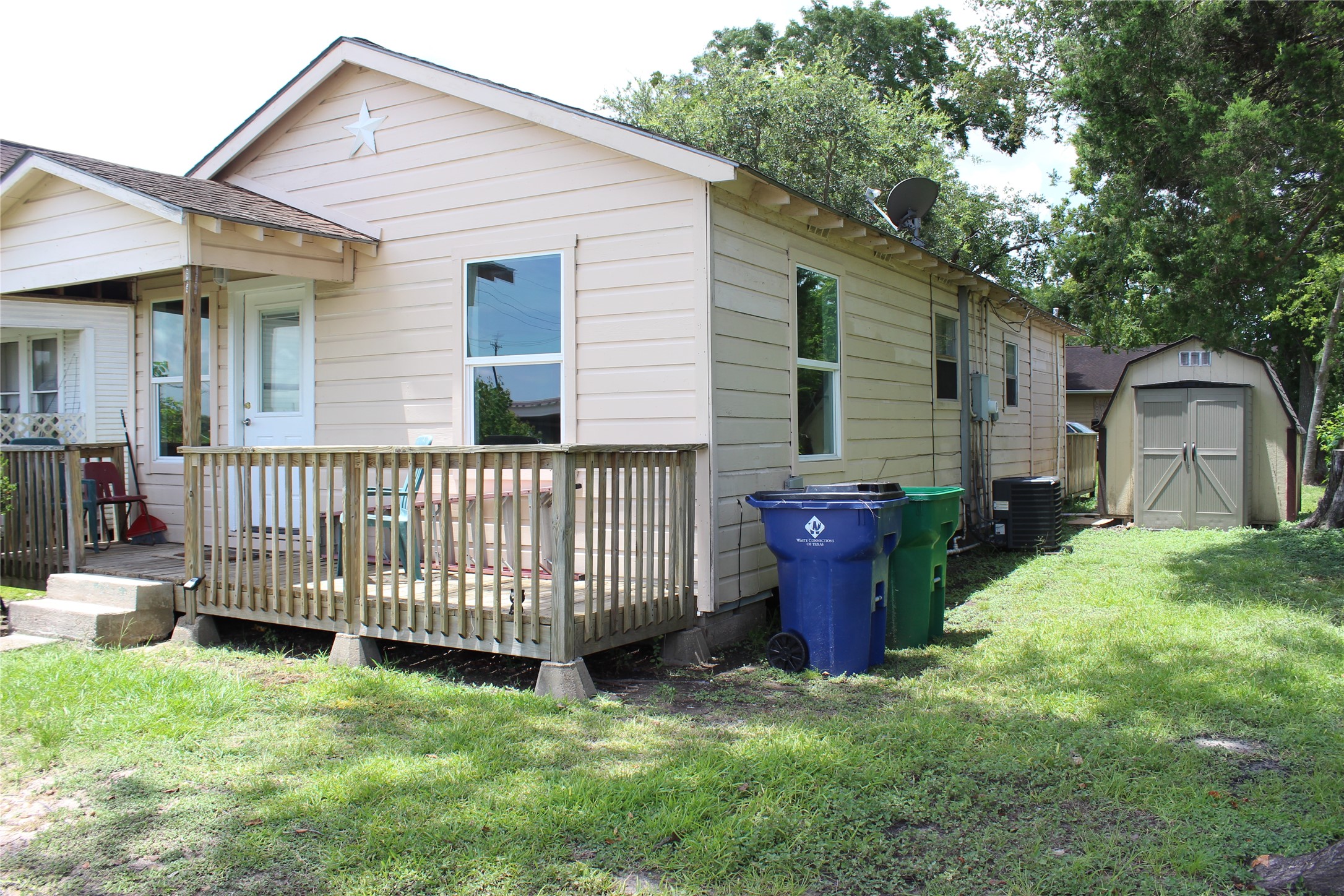 622 South Hancock Street Angleton, TX 77515 - Photo 2 of 15