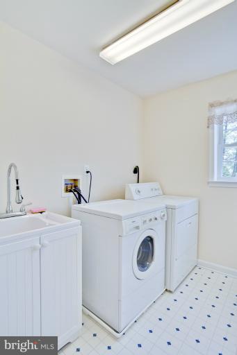 13415 Fork Road Baldwin, MD 21013 - Photo 7 of 29 a utility room with dryer and washer